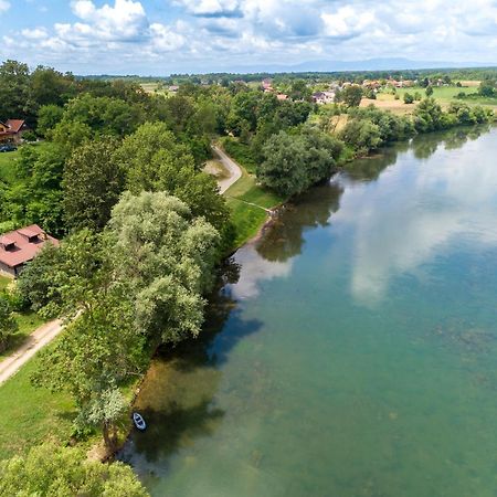 Lasinja Zagreb, Kuca Za Odmor Swan River Holiday House מראה חיצוני תמונה
