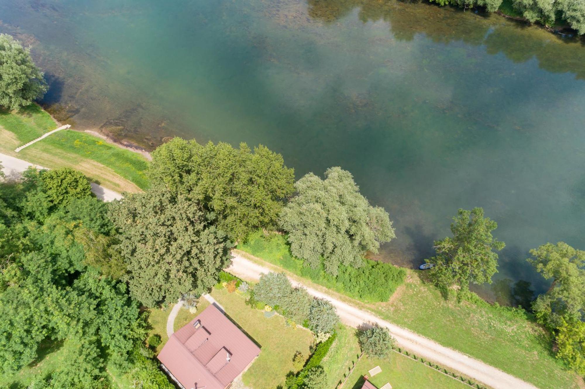 Lasinja Zagreb, Kuca Za Odmor Swan River Holiday House מראה חיצוני תמונה