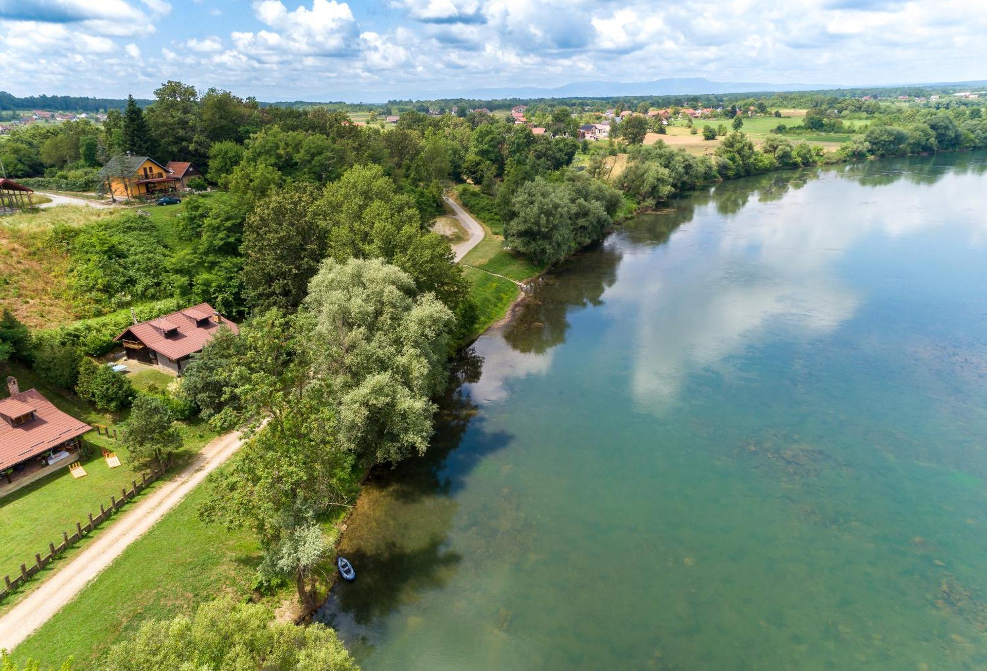 Lasinja Zagreb, Kuca Za Odmor Swan River Holiday House מראה חיצוני תמונה