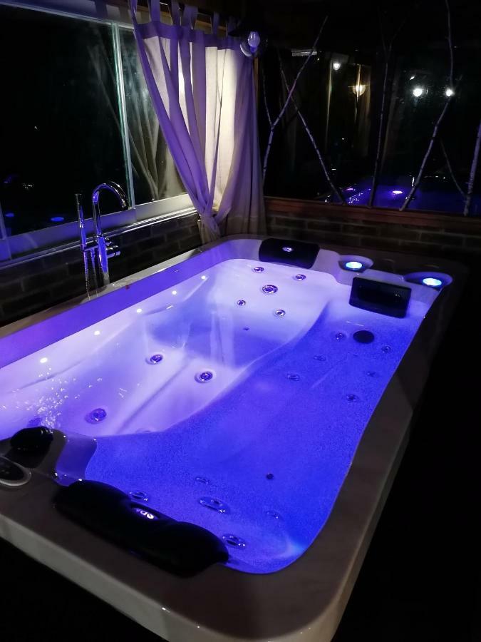 Lasinja Zagreb, Kuca Za Odmor Swan River Holiday House מראה חיצוני תמונה